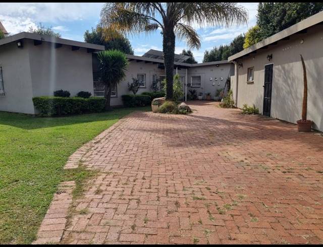 4 BEDROOM HOUSE FOR SALE IN GARSFONTEIN